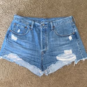 Levi’s - High Rise - Women’s 501 original shorts / Size 31